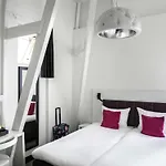 Ibis Styles Amstel 3*